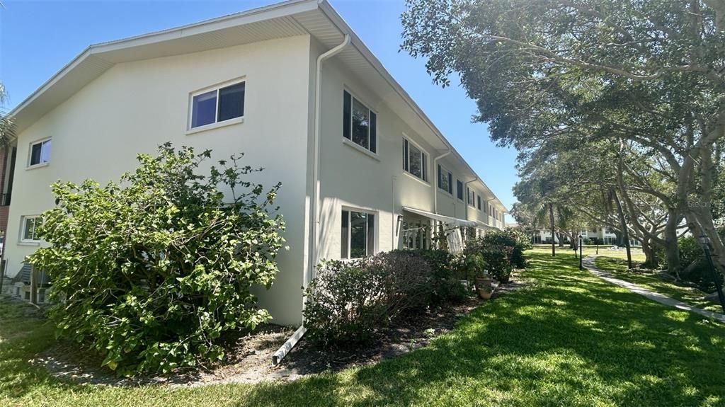 Active With Contract: $135,000 (2 beds, 2 baths, 1175 Square Feet)