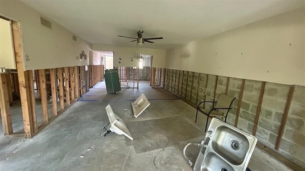 Active With Contract: $135,000 (2 beds, 2 baths, 1175 Square Feet)