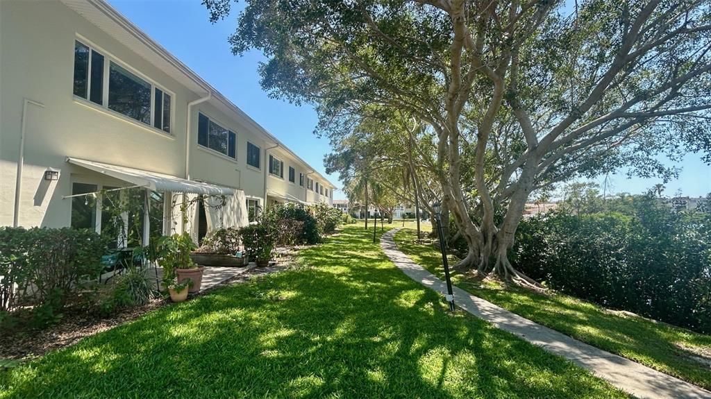 Active With Contract: $135,000 (2 beds, 2 baths, 1175 Square Feet)