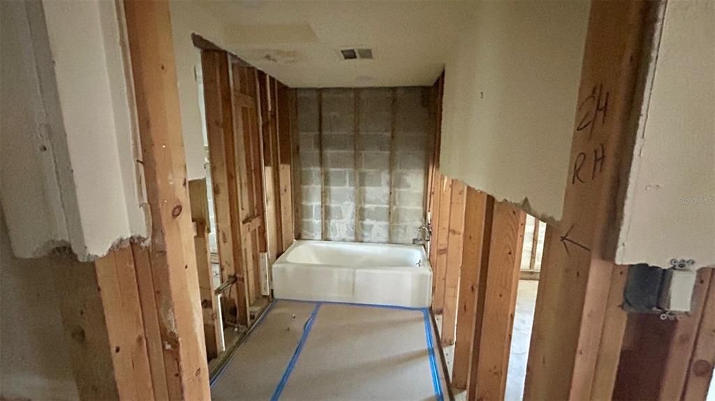 Active With Contract: $135,000 (2 beds, 2 baths, 1175 Square Feet)