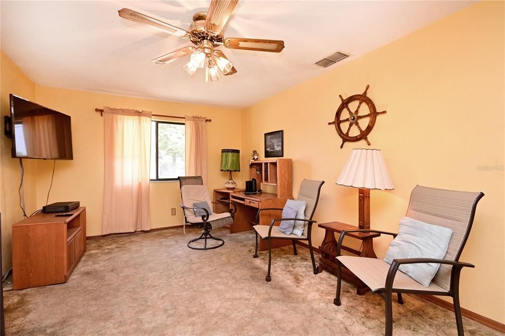 Под контрактом: $179,000 (2 спален, 1 ванн, 816 Квадратных фут)