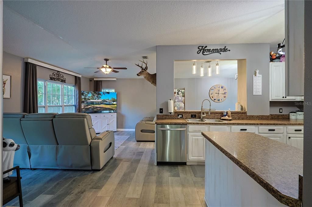 En Venta: $279,900 (3 camas, 2 baños, 1247 Pies cuadrados)