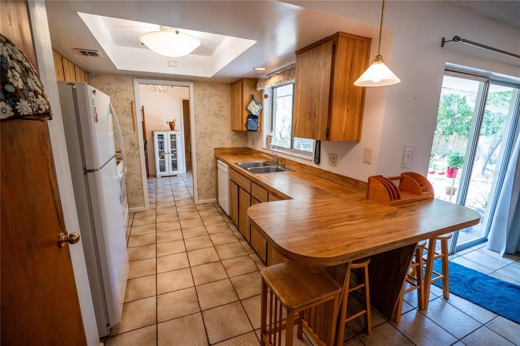 Active With Contract: $325,000 (3 beds, 2 baths, 1487 Square Feet)