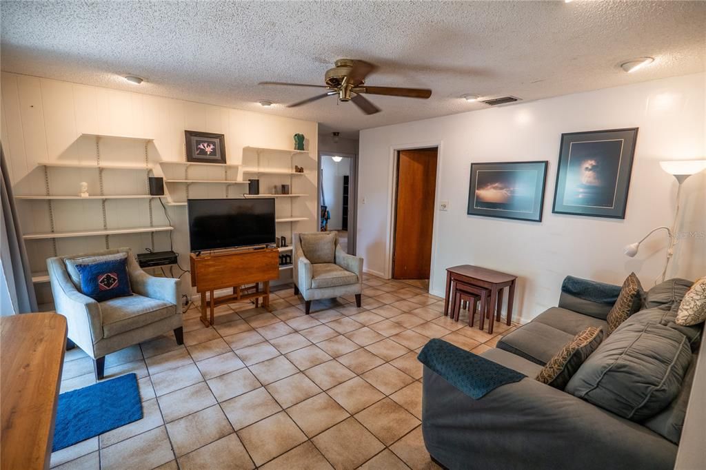 Active With Contract: $325,000 (3 beds, 2 baths, 1487 Square Feet)