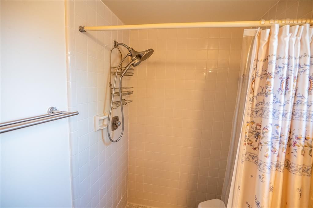Active With Contract: $325,000 (3 beds, 2 baths, 1487 Square Feet)