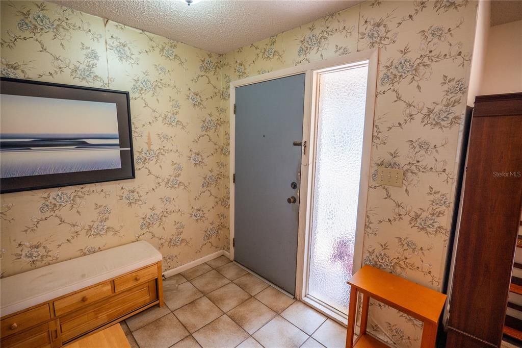 Active With Contract: $325,000 (3 beds, 2 baths, 1487 Square Feet)