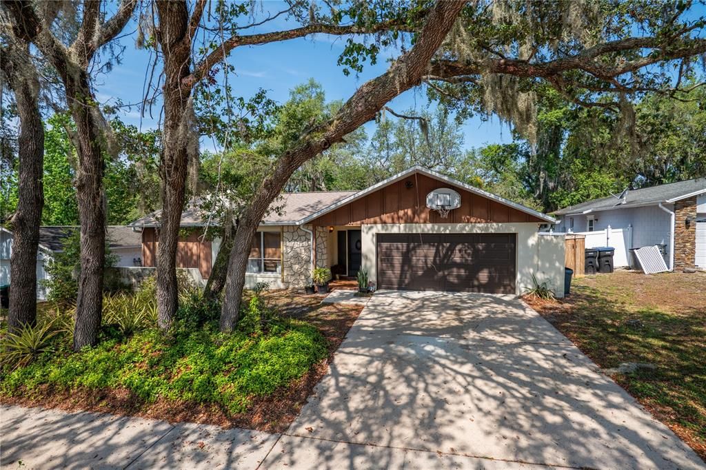 Active With Contract: $325,000 (3 beds, 2 baths, 1487 Square Feet)