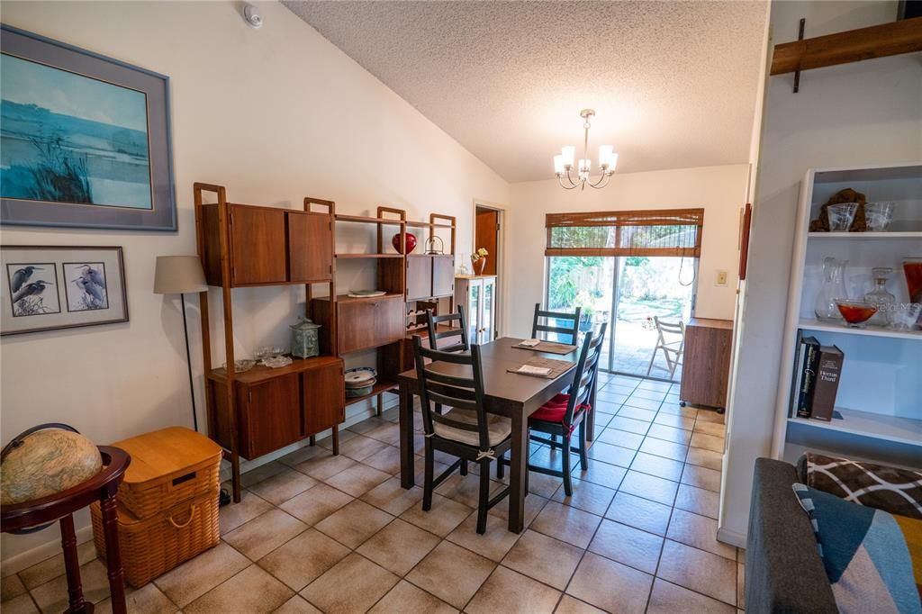 Active With Contract: $325,000 (3 beds, 2 baths, 1487 Square Feet)