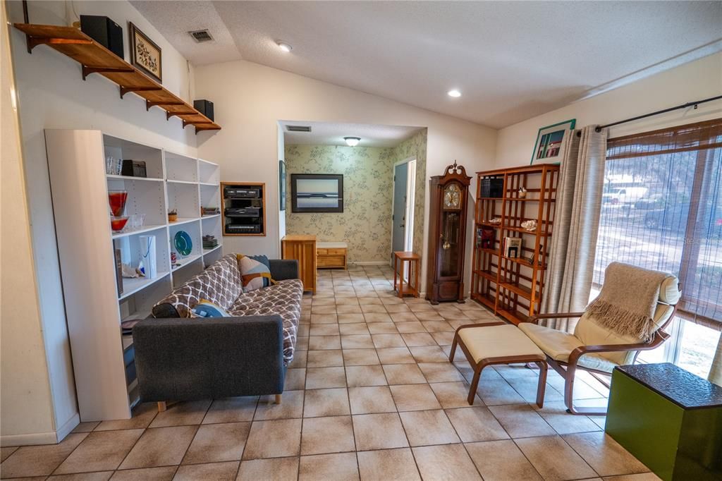 Active With Contract: $325,000 (3 beds, 2 baths, 1487 Square Feet)