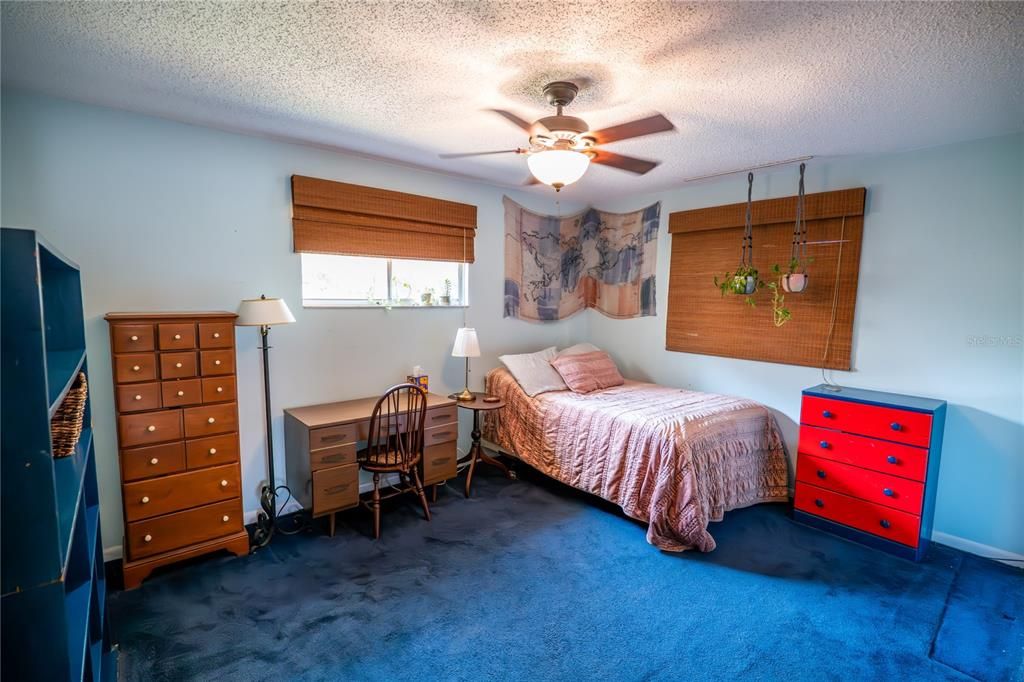 Active With Contract: $325,000 (3 beds, 2 baths, 1487 Square Feet)