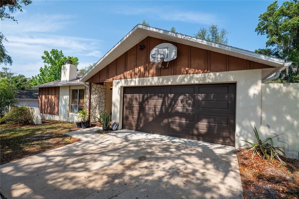 Active With Contract: $325,000 (3 beds, 2 baths, 1487 Square Feet)