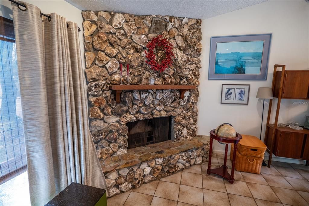 Active With Contract: $325,000 (3 beds, 2 baths, 1487 Square Feet)