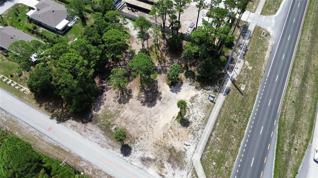 待售: $299,900 (0.96 acres)