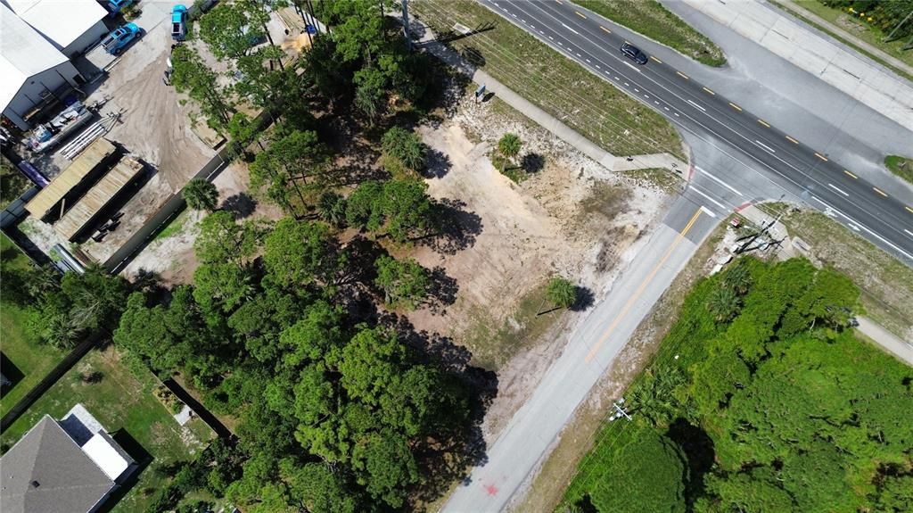 待售: $299,900 (0.96 acres)