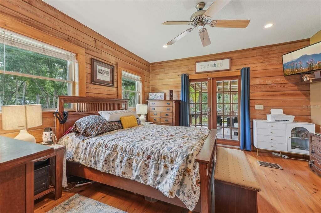 合同活跃: $825,000 (4 贝兹, 3 浴室, 2835 平方英尺)