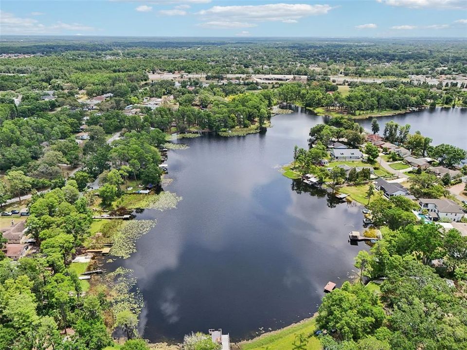 合同活跃: $825,000 (4 贝兹, 3 浴室, 2835 平方英尺)