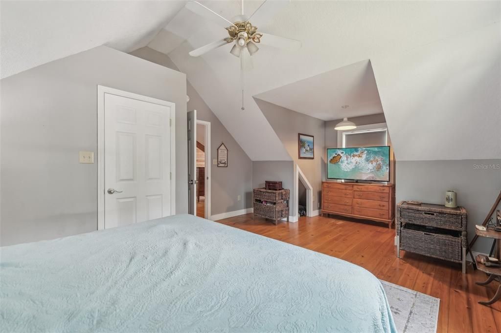 合同活跃: $825,000 (4 贝兹, 3 浴室, 2835 平方英尺)