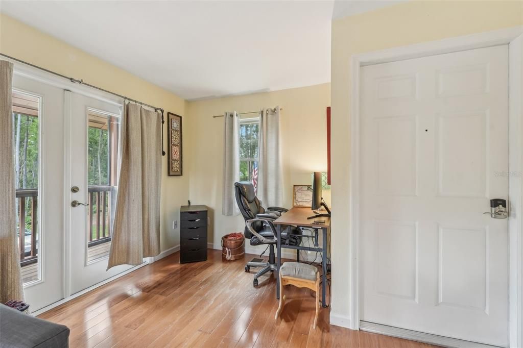 合同活跃: $825,000 (4 贝兹, 3 浴室, 2835 平方英尺)