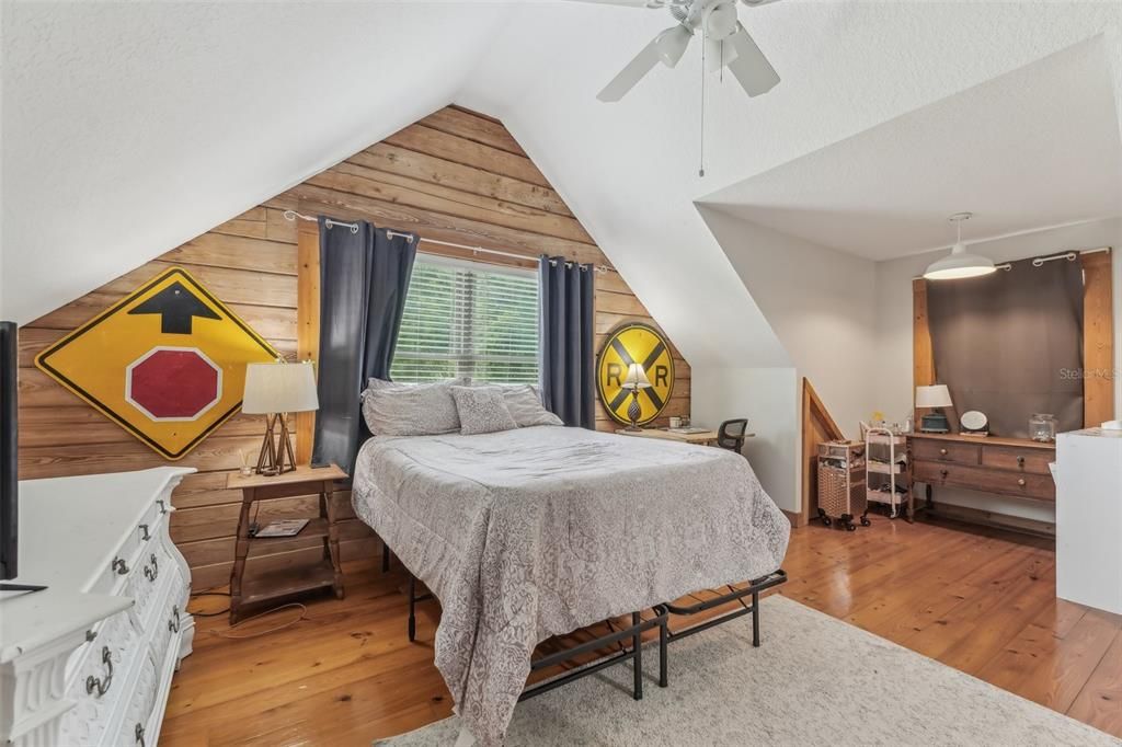 合同活跃: $825,000 (4 贝兹, 3 浴室, 2835 平方英尺)