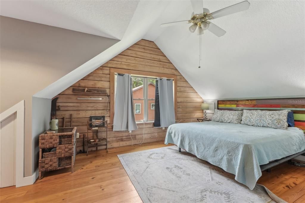 合同活跃: $825,000 (4 贝兹, 3 浴室, 2835 平方英尺)