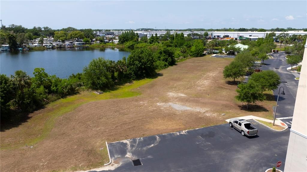 En Venta: $3,300,000 (6.52 acres)