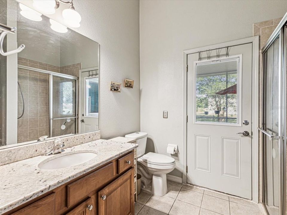 合同活跃: $360,000 (3 贝兹, 2 浴室, 2170 平方英尺)