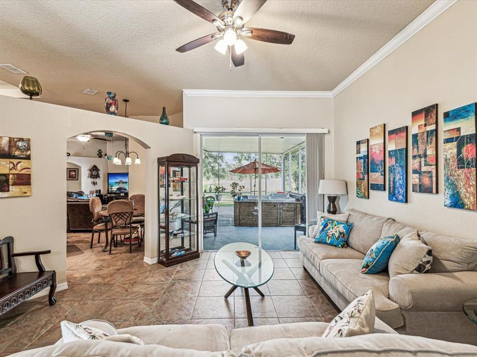 合同活跃: $360,000 (3 贝兹, 2 浴室, 2170 平方英尺)