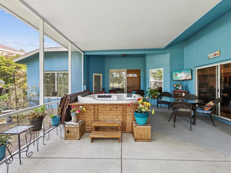 合同活跃: $360,000 (3 贝兹, 2 浴室, 2170 平方英尺)