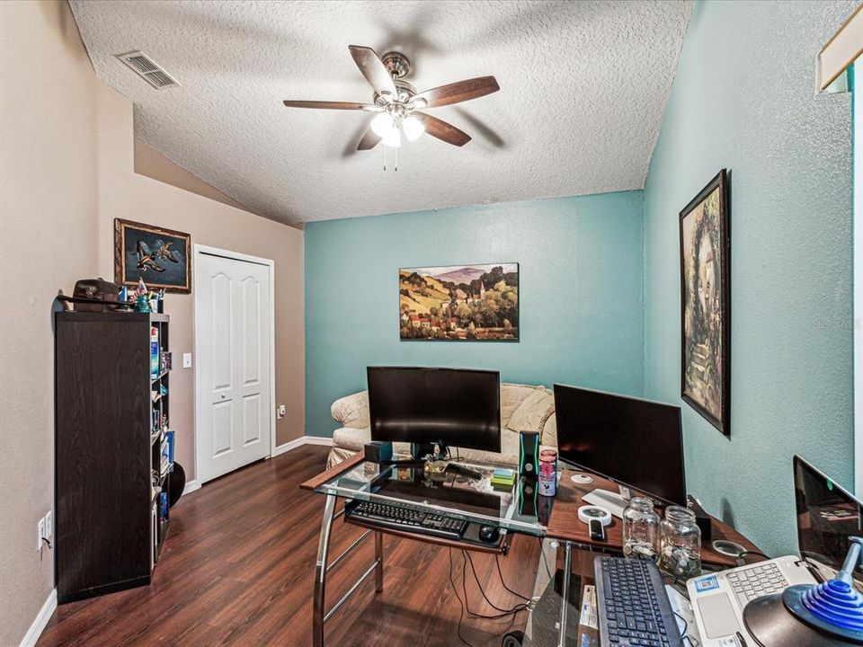 合同活跃: $360,000 (3 贝兹, 2 浴室, 2170 平方英尺)