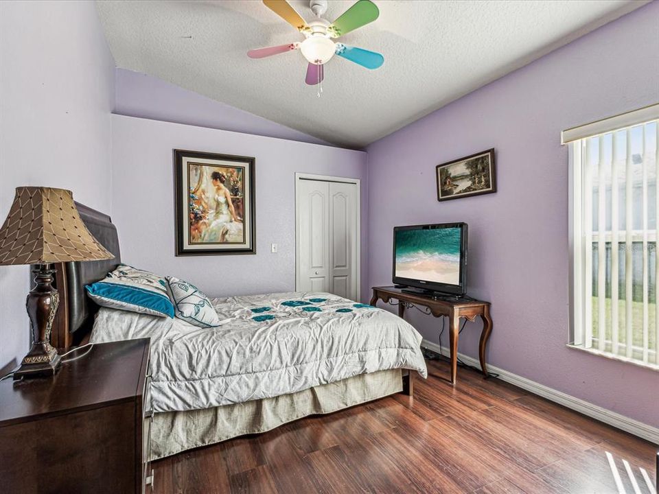 合同活跃: $360,000 (3 贝兹, 2 浴室, 2170 平方英尺)