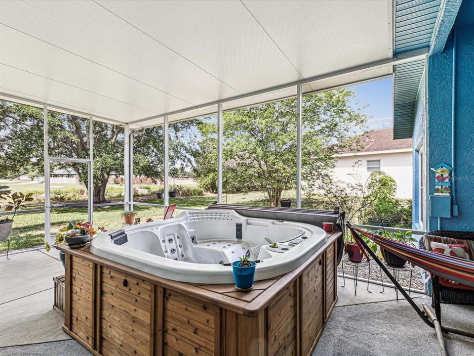 合同活跃: $360,000 (3 贝兹, 2 浴室, 2170 平方英尺)