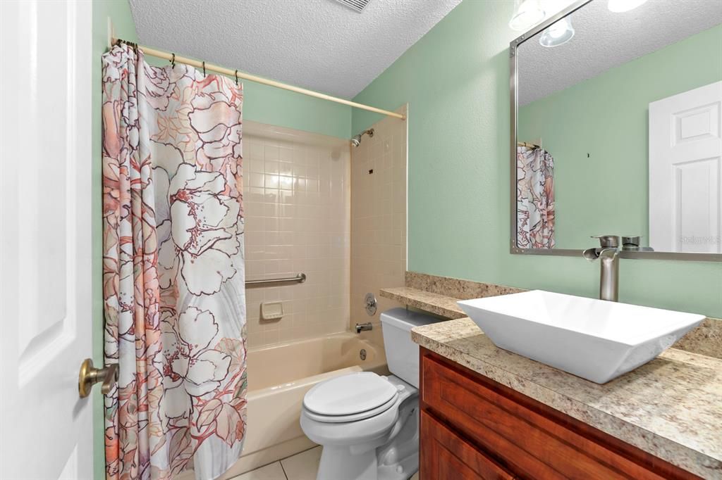 Под контрактом: $147,800 (2 спален, 2 ванн, 1025 Квадратных фут)