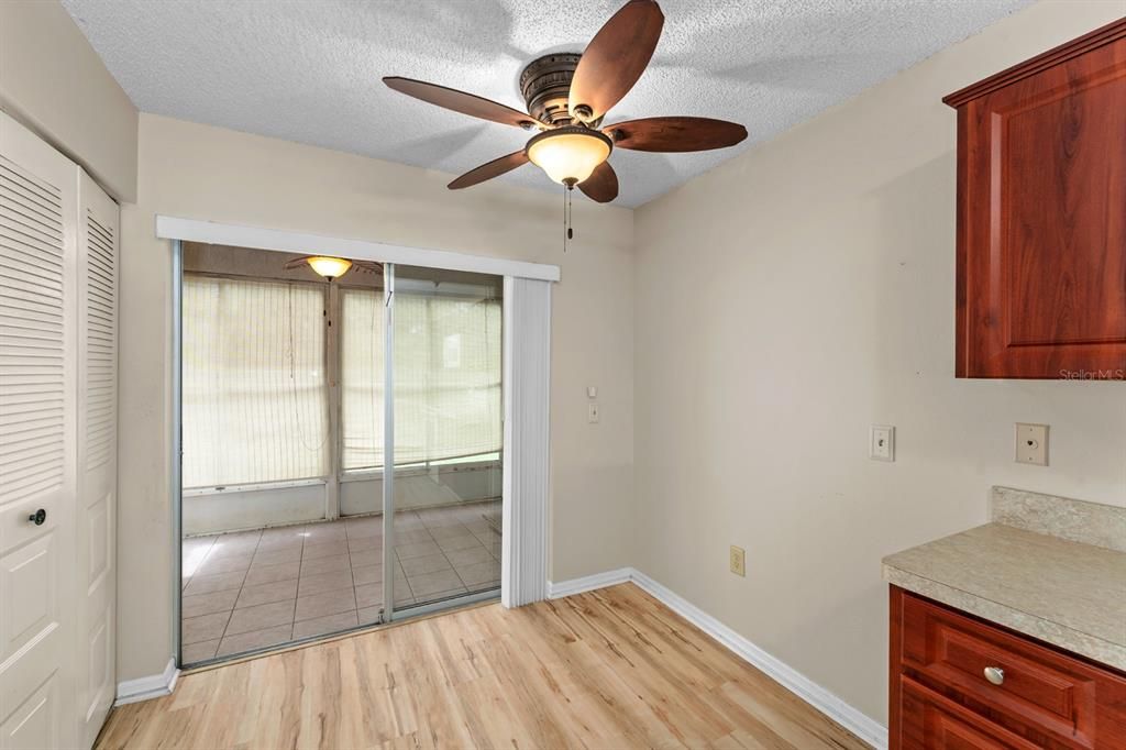 Под контрактом: $147,800 (2 спален, 2 ванн, 1025 Квадратных фут)