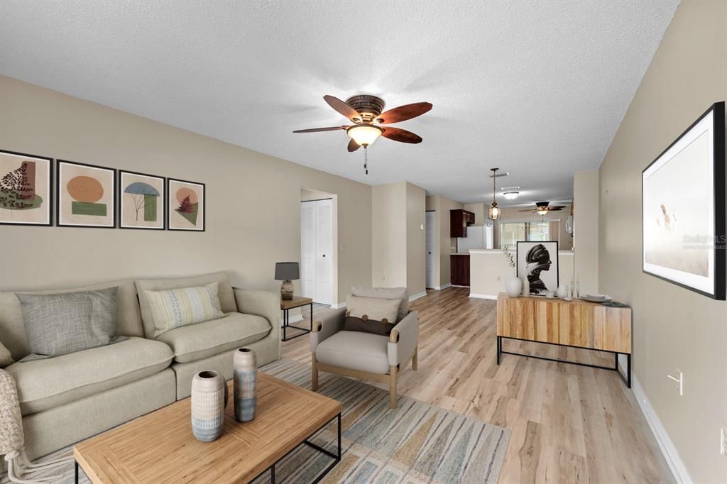 Под контрактом: $147,800 (2 спален, 2 ванн, 1025 Квадратных фут)