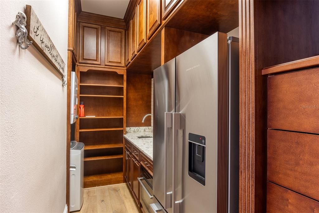 В аренду: $8,000 (4 спален, 5 ванн, 3595 Квадратных фут)