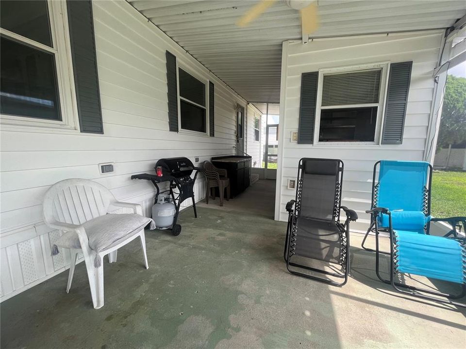 Active With Contract: $89,900 (2 beds, 2 baths, 1099 Square Feet)
