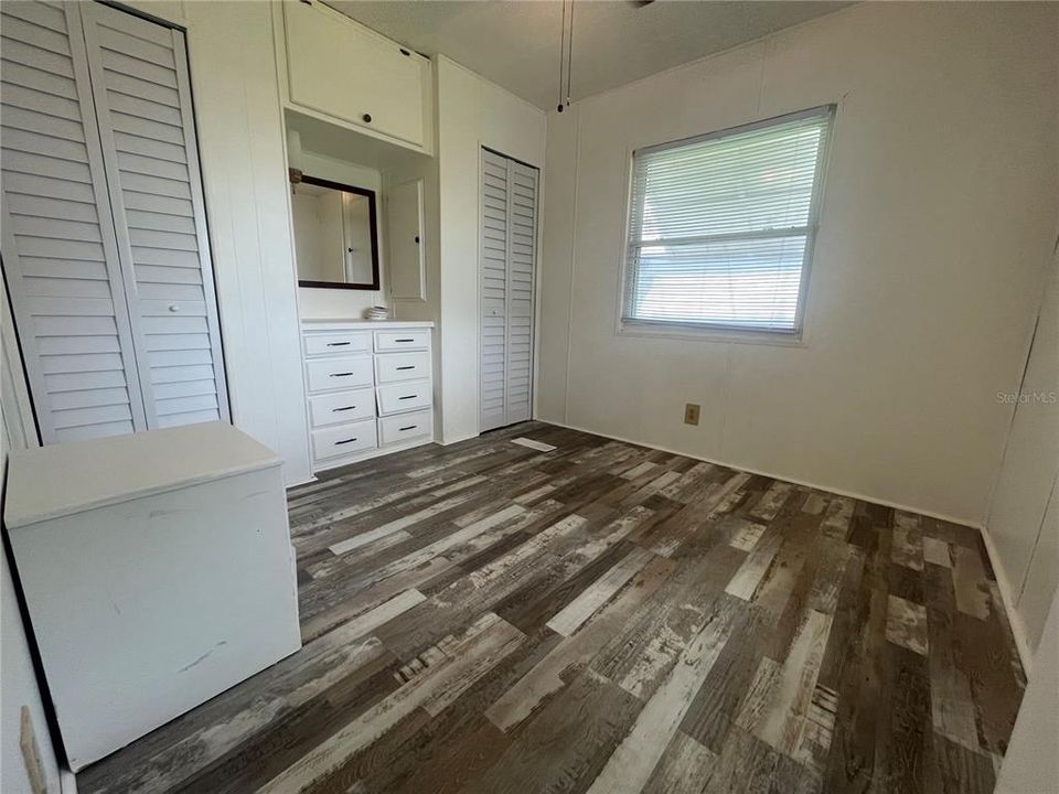 Active With Contract: $89,900 (2 beds, 2 baths, 1099 Square Feet)