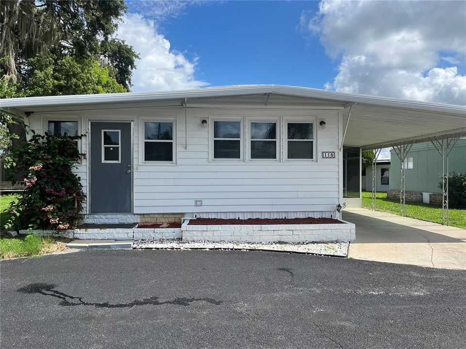Active With Contract: $89,900 (2 beds, 2 baths, 1099 Square Feet)