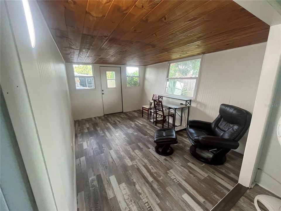 Active With Contract: $89,900 (2 beds, 2 baths, 1099 Square Feet)
