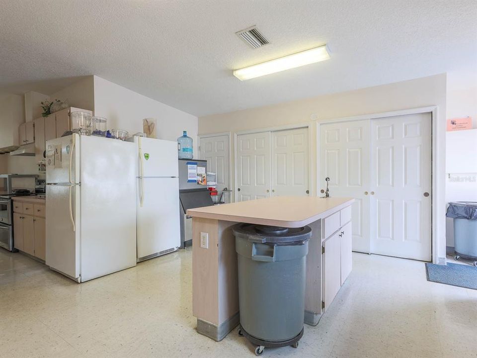 Active With Contract: $89,900 (2 beds, 2 baths, 1099 Square Feet)