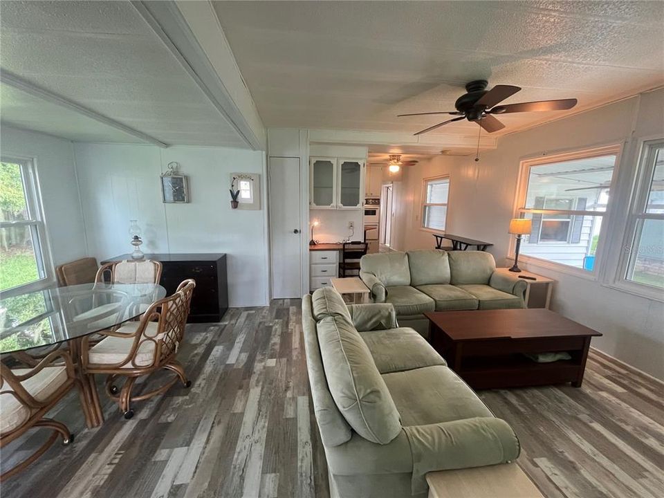 Active With Contract: $89,900 (2 beds, 2 baths, 1099 Square Feet)