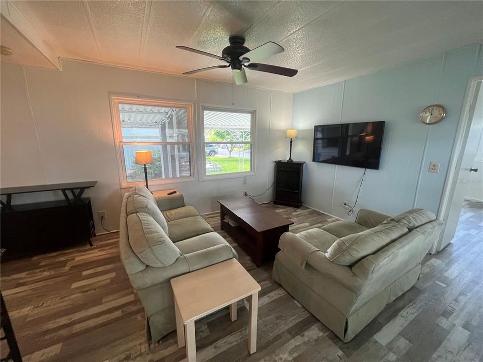 Active With Contract: $89,900 (2 beds, 2 baths, 1099 Square Feet)