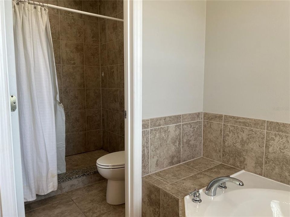 Active With Contract: $1,999 (3 beds, 2 baths, 1832 Square Feet)