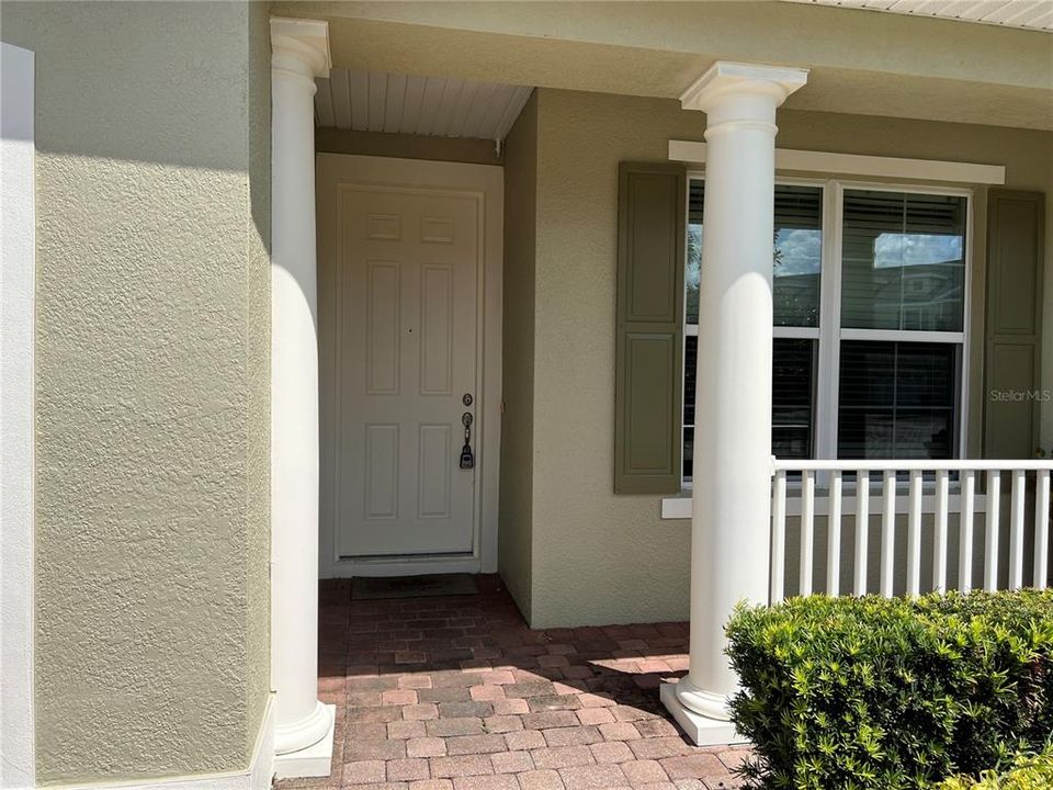 Active With Contract: $1,999 (3 beds, 2 baths, 1832 Square Feet)