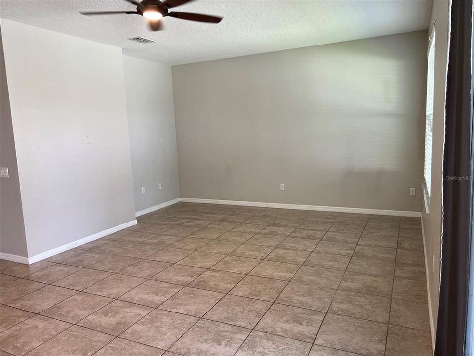 Active With Contract: $1,999 (3 beds, 2 baths, 1832 Square Feet)