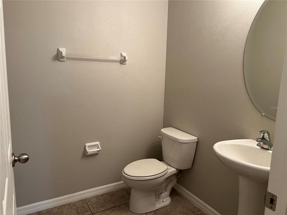 Active With Contract: $1,999 (3 beds, 2 baths, 1832 Square Feet)