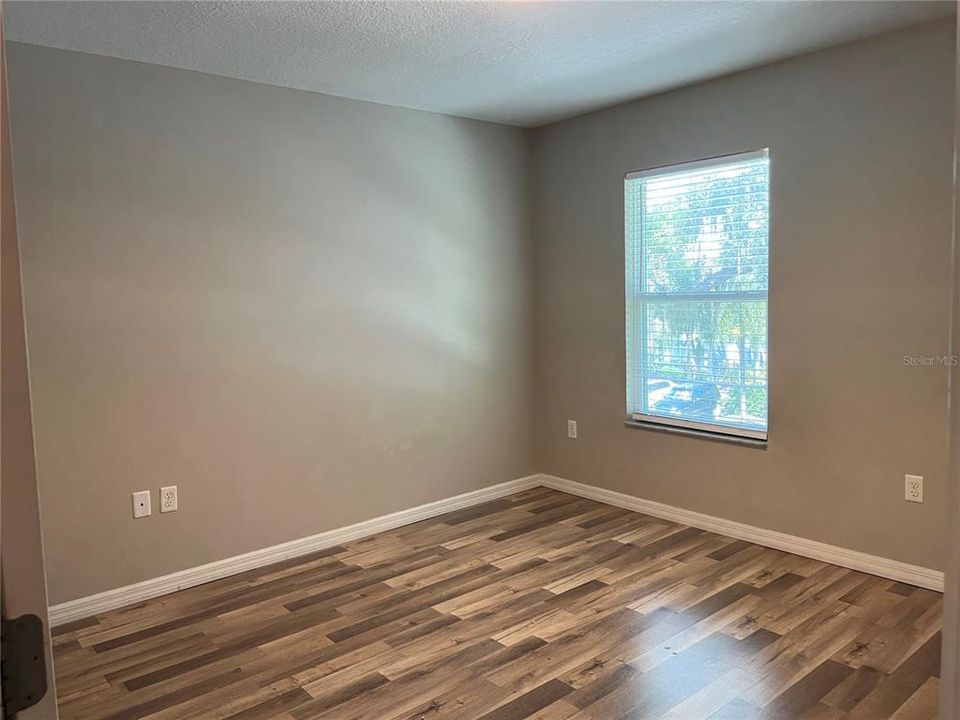 Active With Contract: $1,999 (3 beds, 2 baths, 1832 Square Feet)