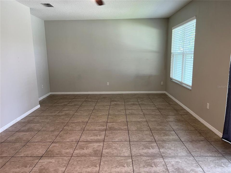 Active With Contract: $1,999 (3 beds, 2 baths, 1832 Square Feet)