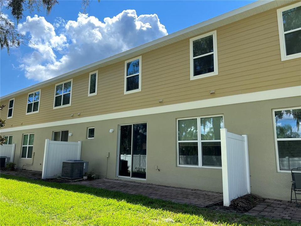 Active With Contract: $1,999 (3 beds, 2 baths, 1832 Square Feet)