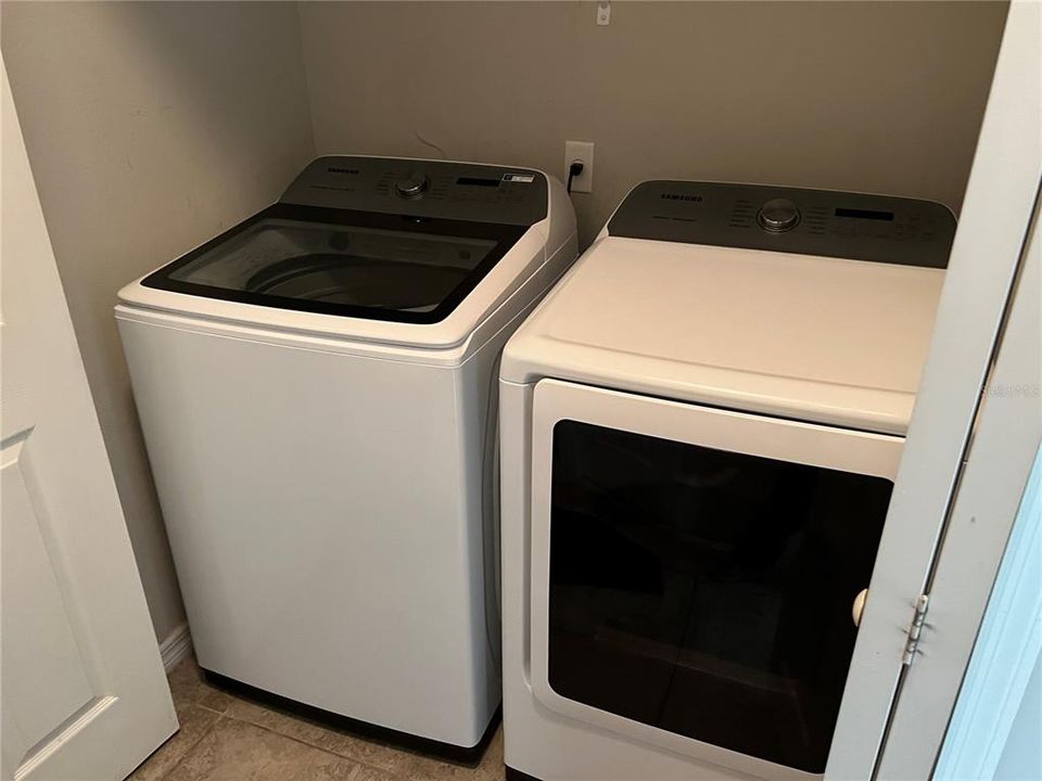 Active With Contract: $1,999 (3 beds, 2 baths, 1832 Square Feet)